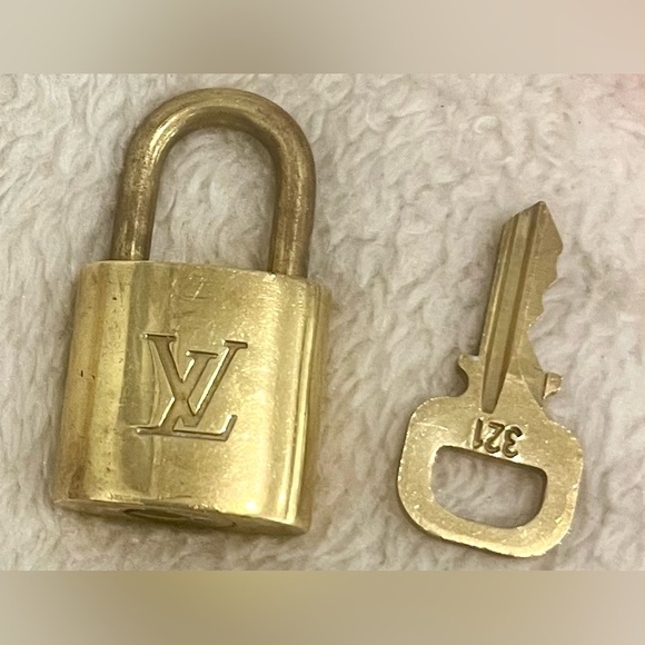 Louis Vuitton padlock and key - Picture 4 of 6